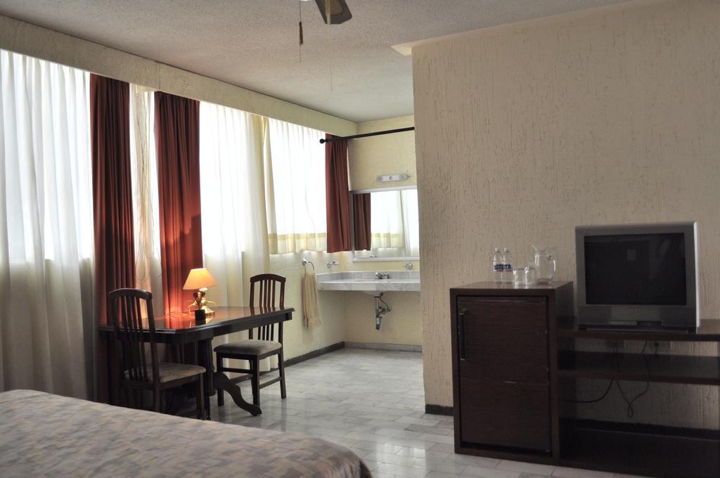 Hotel Flamingo Kristal Irapuato Dış mekan fotoğraf